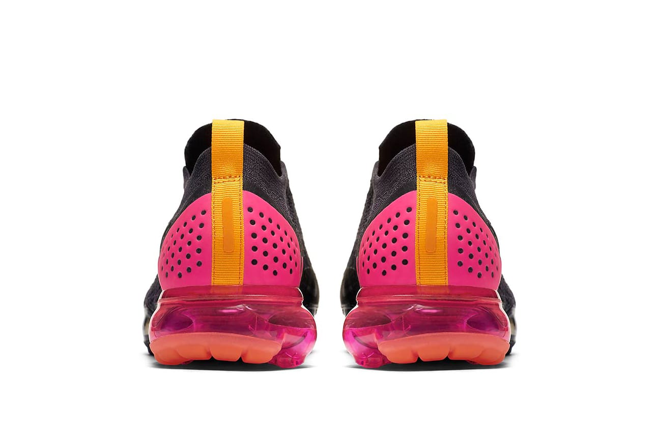Nike Air VaporMax Moc 2 “Pink Blast 