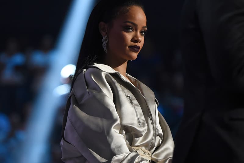 rihanna-opens-mtv-vmas-biggest-hits-stream