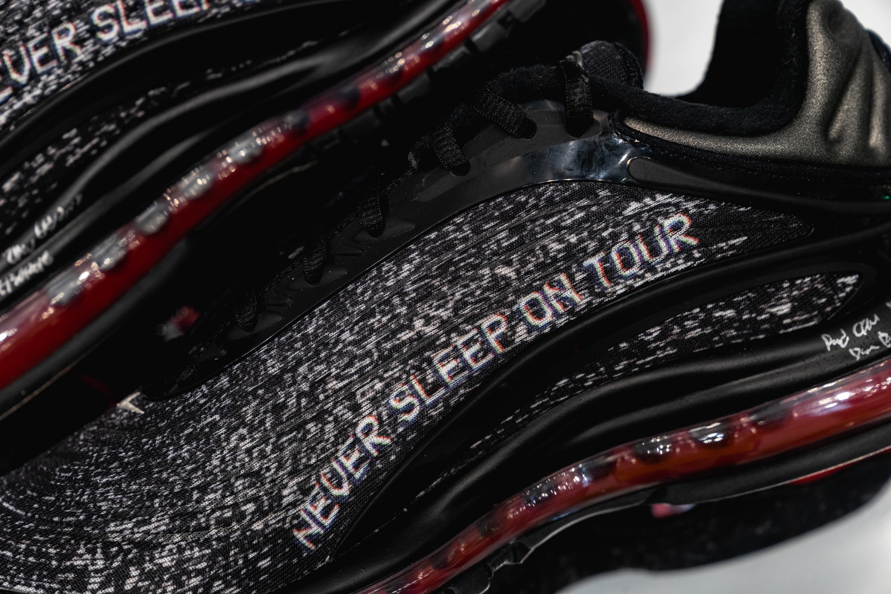 Skepta Nike Air Max Deluxe Closer Collab Look collaboration Black Red Static NEVER SLEEP ON TOUR