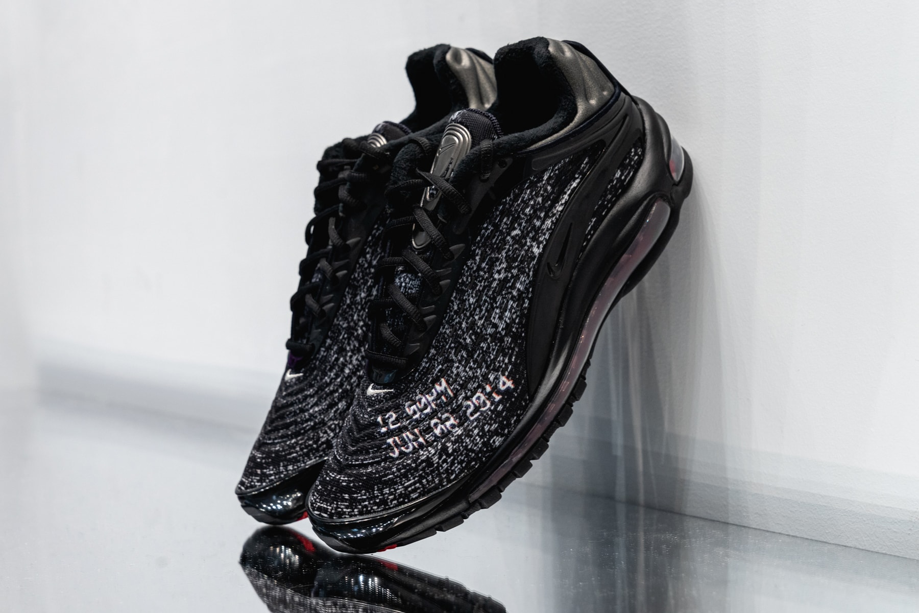Skepta Nike Air Max Deluxe Closer Collab Look collaboration Black Red Static NEVER SLEEP ON TOUR