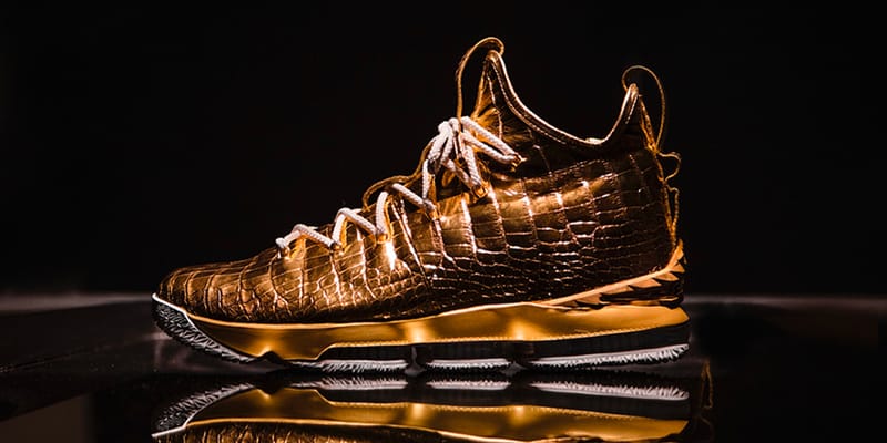 lebron james 15 shoes black and gold