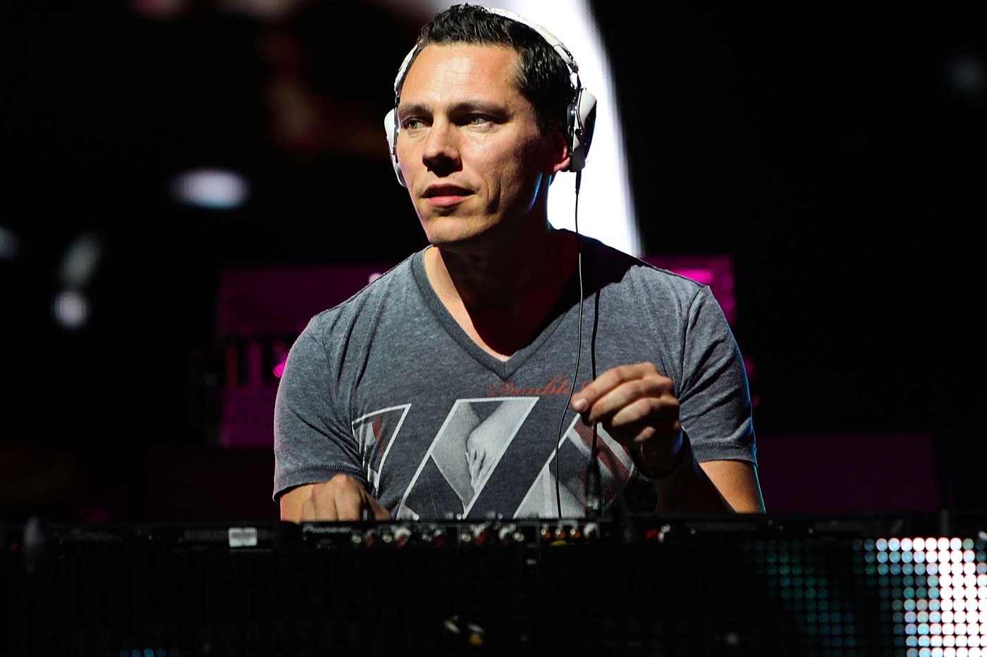 Tiësto featuring Nelly Furtado - Who Wants To Be Alone (Philip D Remix)
