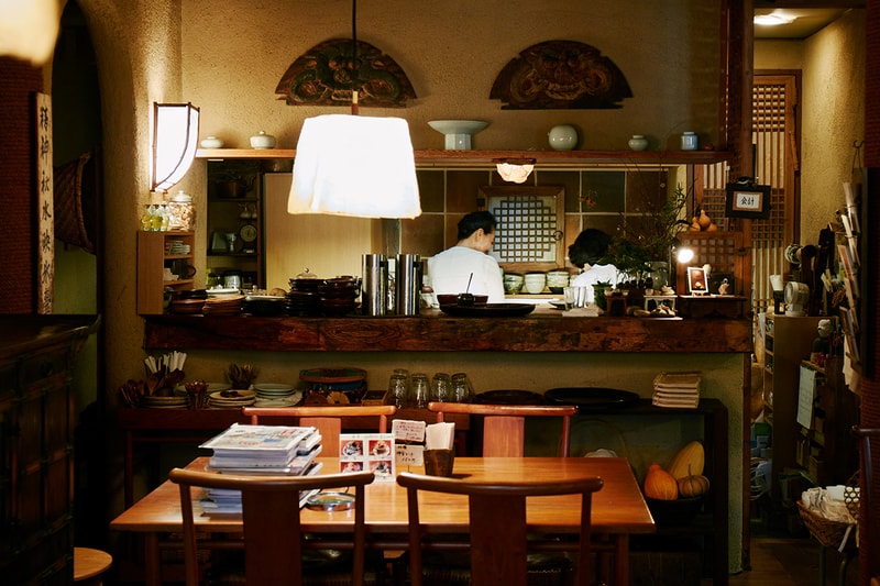 visvim dissertation survey Craftworks Richo Dynasty Risei pottery artwork antique pot porcelain furniture cafe korean culture coffee shop Jeong Yong-hee tokyo august 23 2018 customary