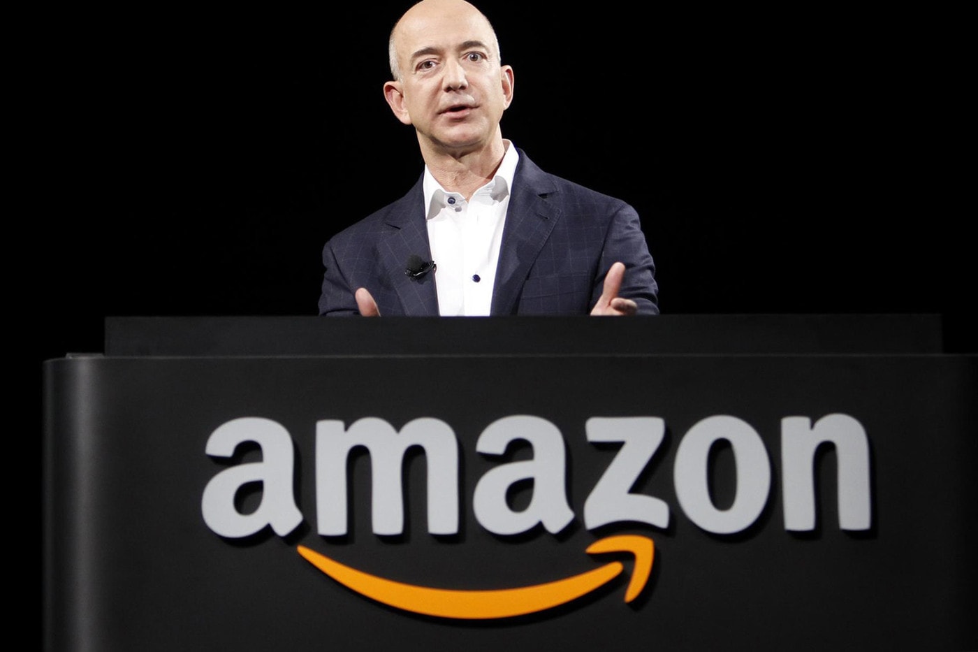 Amazon Jeff Bezos Apple Stock Market Valuation $1 Trillion USD One Dollar Price Worth Share Profit business tech