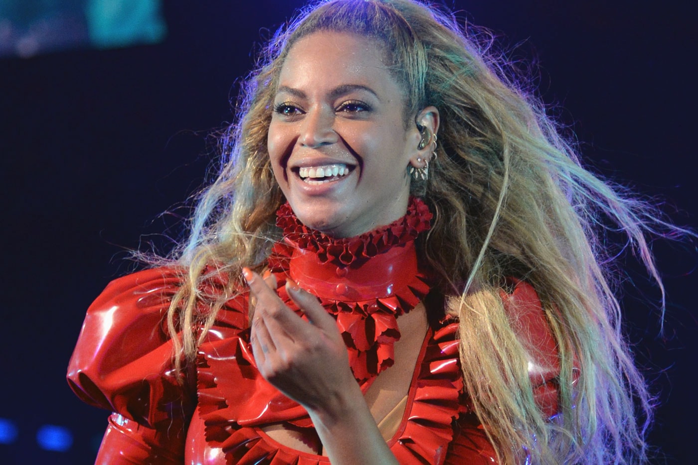 Watch Beyoncé Help Her Creative Director Propose Onstage During "Single Ladies"