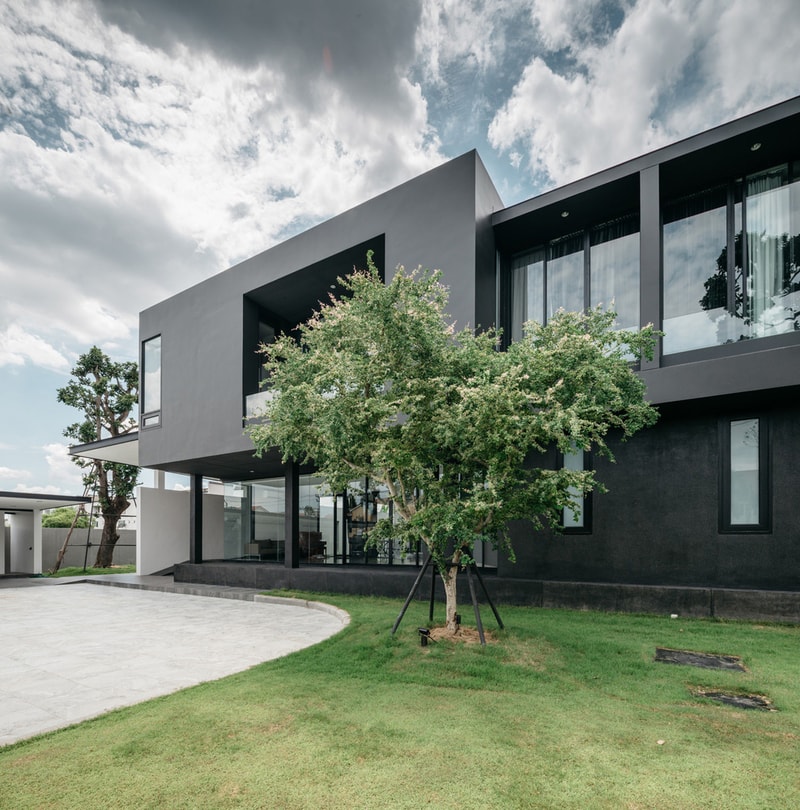 BIBI Modern Concrete Courtyard House Thailand