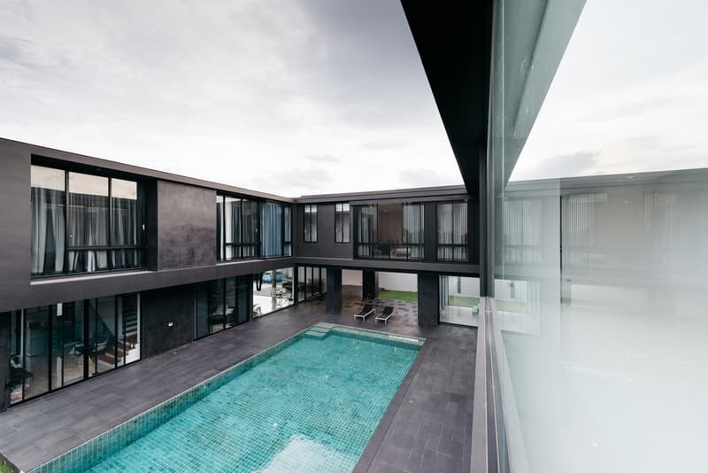 BIBI Modern Concrete Courtyard House Thailand