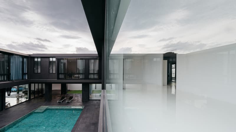 BIBI Modern Concrete Courtyard House Thailand