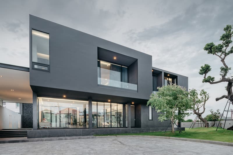BIBI Modern Concrete Courtyard House Thailand