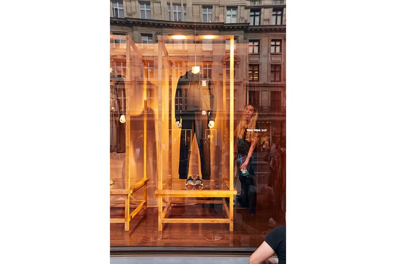 Burberry b series riccardo tisci regent street london pop up exclusive 24 hours instagram sale fall winter 2018 collection limited thomas print logo