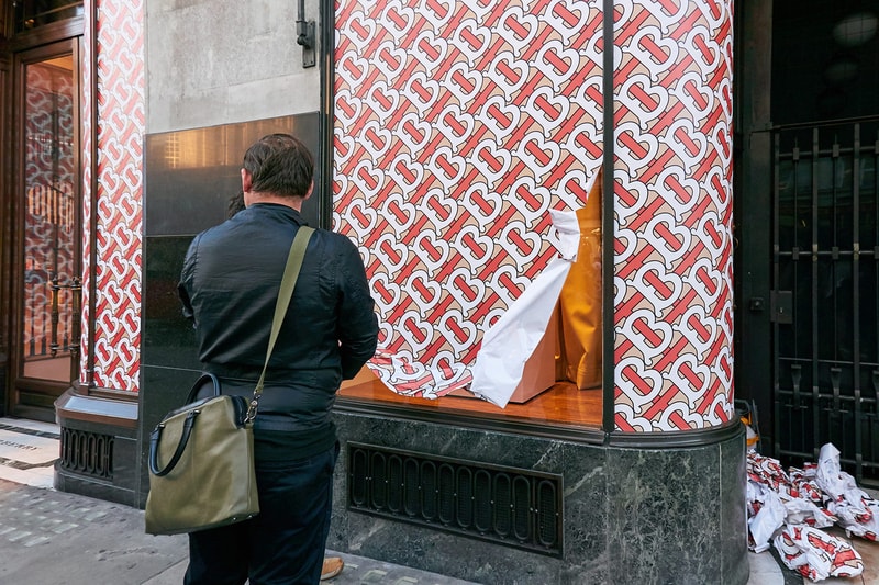 Burberry b series riccardo tisci regent street london pop up exclusive 24 hours instagram sale fall winter 2018 collection limited thomas print logo