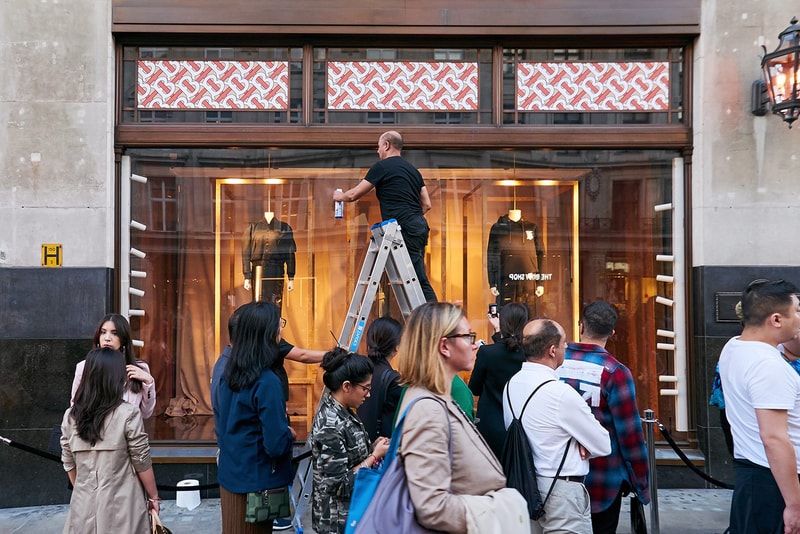 Burberry b series riccardo tisci regent street london pop up exclusive 24 hours instagram sale fall winter 2018 collection limited thomas print logo