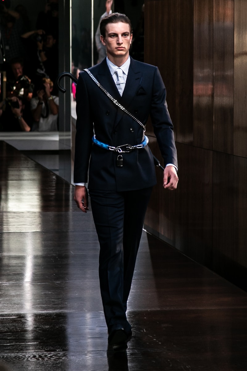 Burberry riccardo tisci runway show spring summer 2019 london fashion week mens womens check plaid pattern peter saville thomas trench coat
