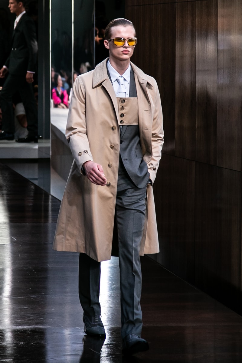 Burberry riccardo tisci runway show spring summer 2019 london fashion week mens womens check plaid pattern peter saville thomas trench coat