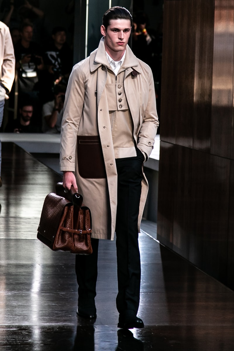 Burberry riccardo tisci runway show spring summer 2019 london fashion week mens womens check plaid pattern peter saville thomas trench coat
