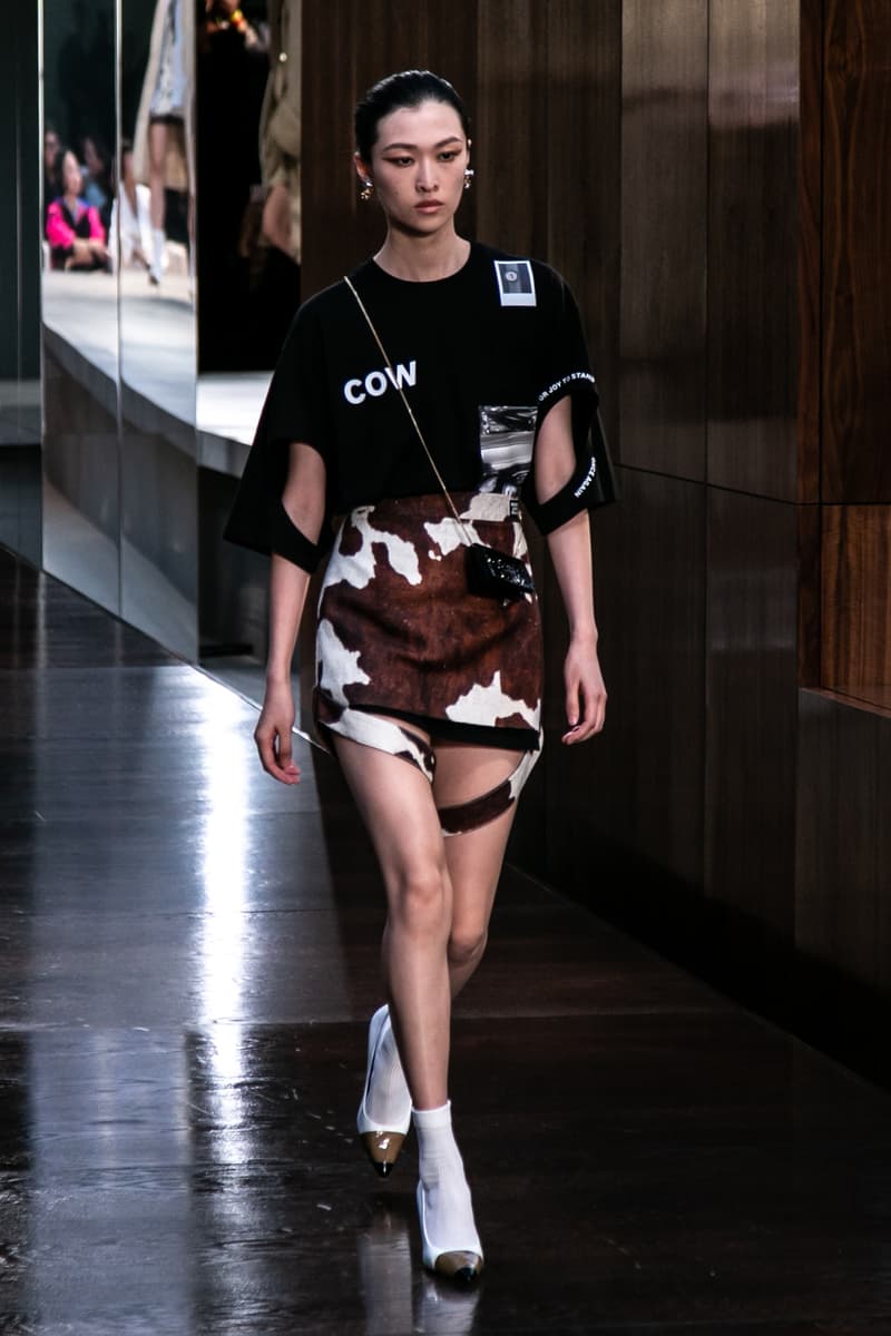 Burberry riccardo tisci runway show spring summer 2019 london fashion week mens womens check plaid pattern peter saville thomas trench coat