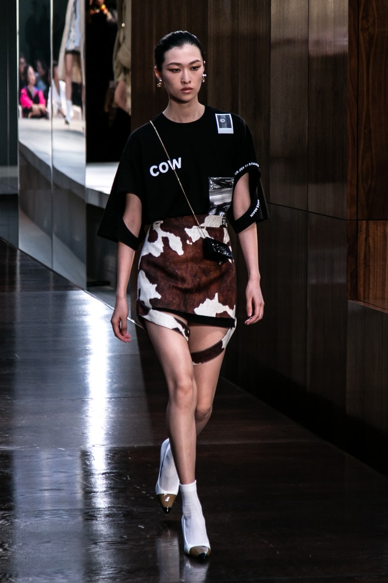 Burberry riccardo tisci runway show spring summer 2019 london fashion week mens womens check plaid pattern peter saville thomas trench coat