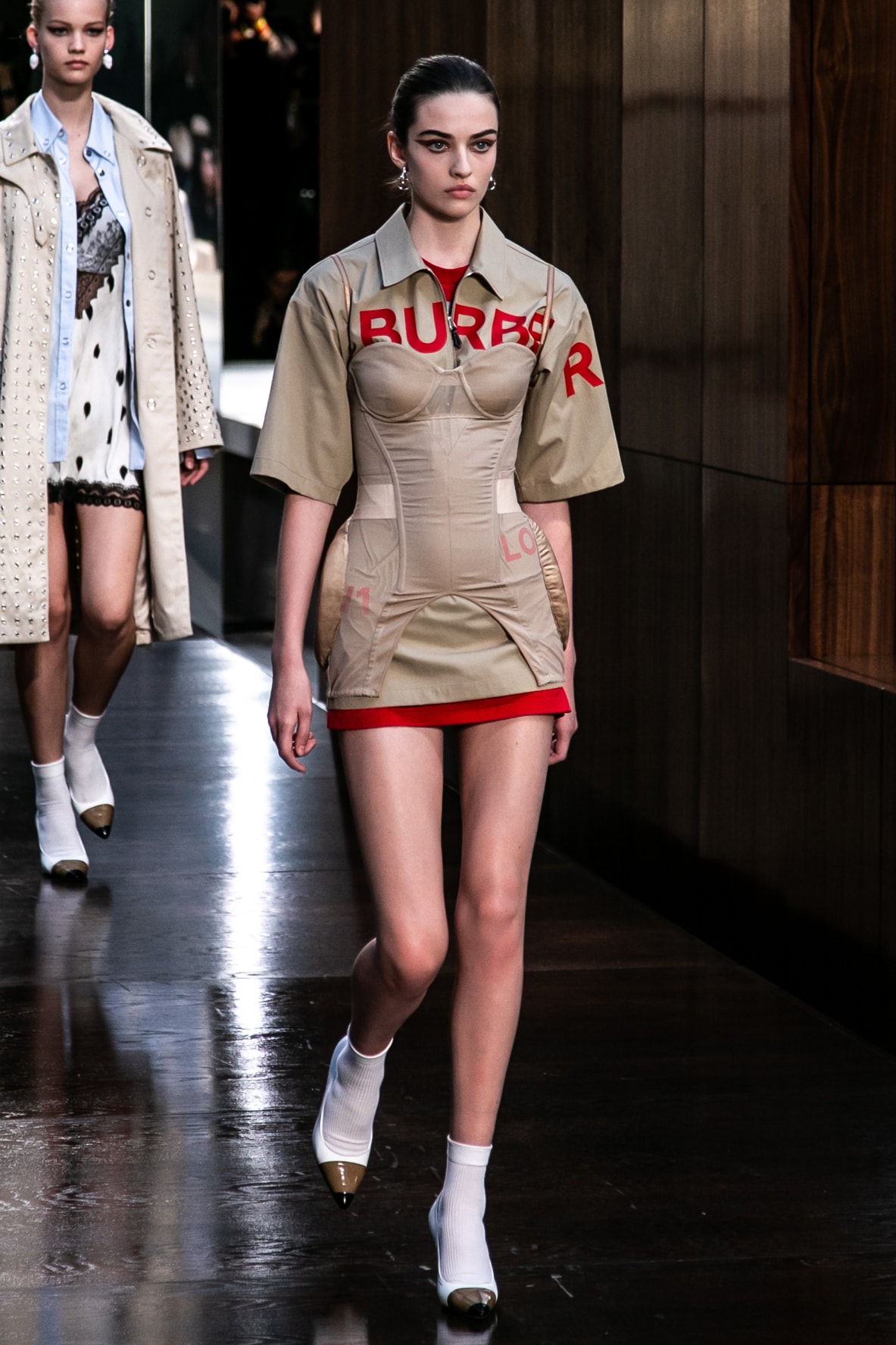 Burberry riccardo tisci runway show spring summer 2019 london fashion week mens womens check plaid pattern peter saville thomas trench coat