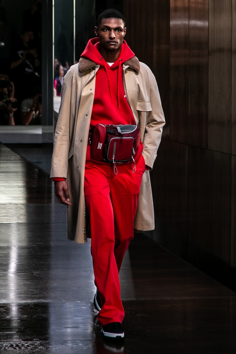 Burberry riccardo tisci runway show spring summer 2019 london fashion week mens womens check plaid pattern peter saville thomas trench coat
