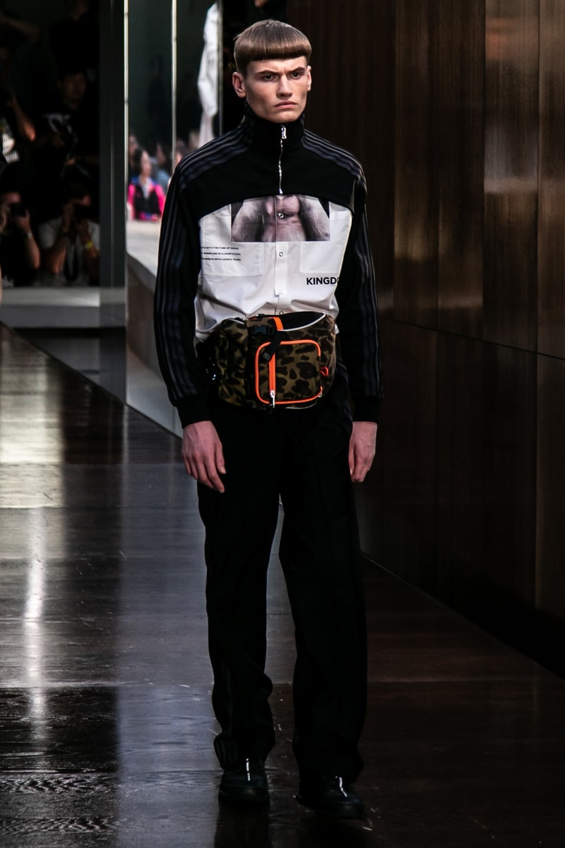 Burberry riccardo tisci runway show spring summer 2019 london fashion week mens womens check plaid pattern peter saville thomas trench coat