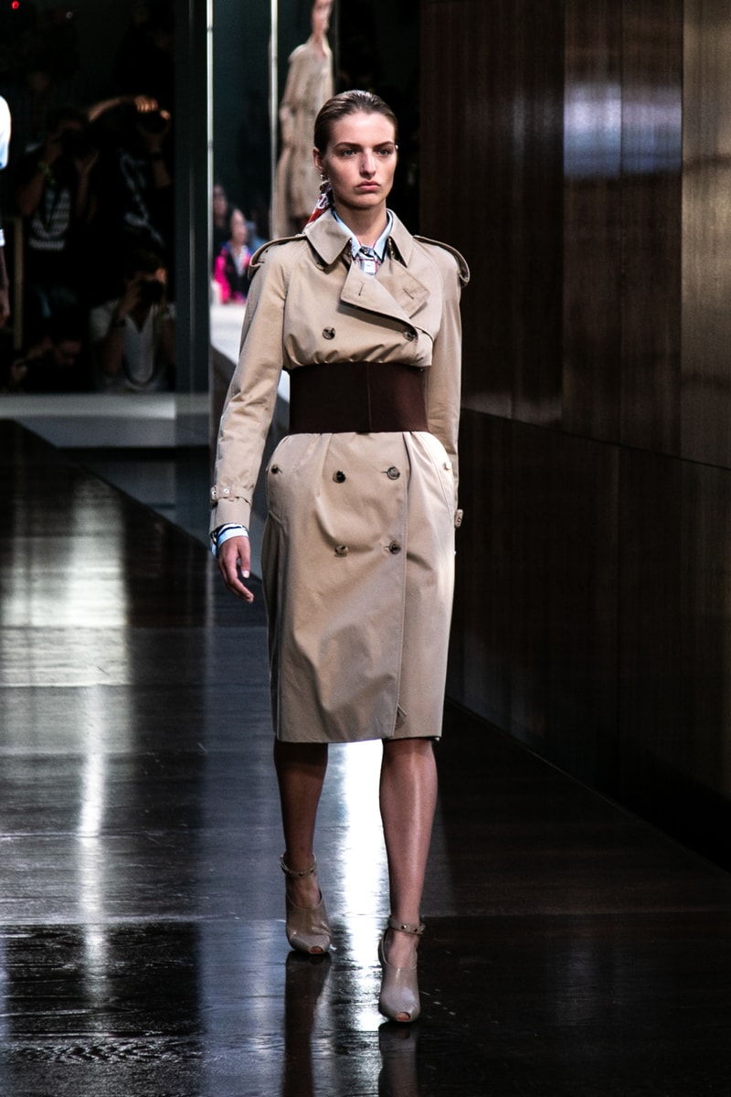 Burberry riccardo tisci runway show spring summer 2019 london fashion week mens womens check plaid pattern peter saville thomas trench coat