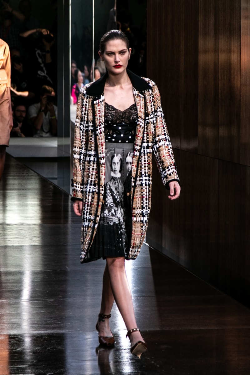 Burberry riccardo tisci runway show spring summer 2019 london fashion week mens womens check plaid pattern peter saville thomas trench coat