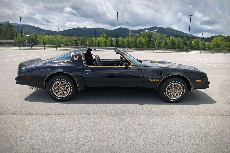 Burt Reynolds "Black Bandit" Trans Am Auction 1978 pontiac firebird smokey and the bandit car movie bid