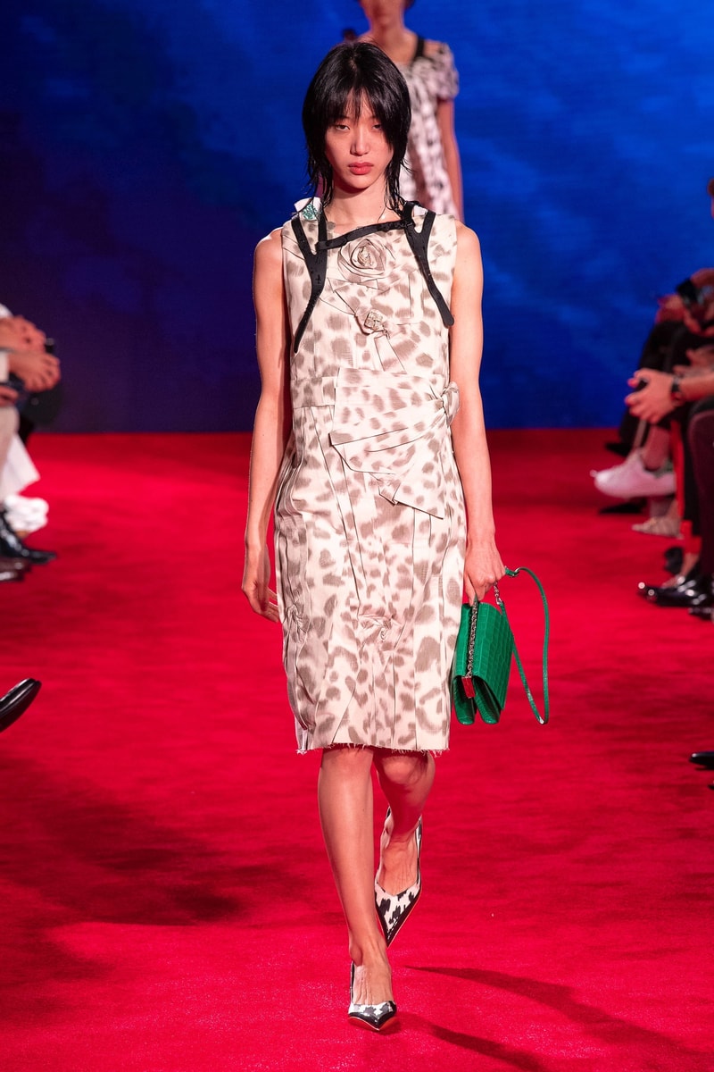 CALVIN KLEIN 205W39NYC Spring Summer 2019 NYFW Runway Show New York Fashion Week Jaws Print Raf Simons The graduate