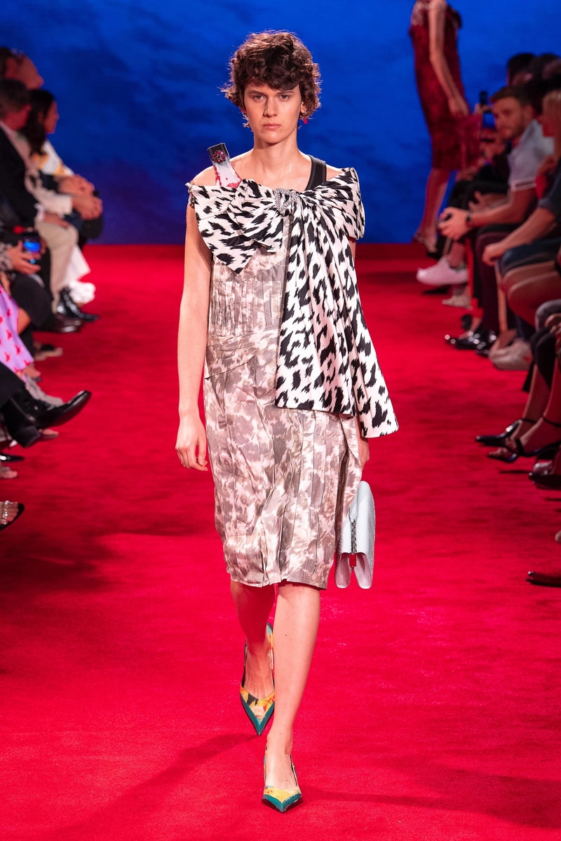 CALVIN KLEIN 205W39NYC Spring Summer 2019 NYFW Runway Show New York Fashion Week Jaws Print Raf Simons The graduate