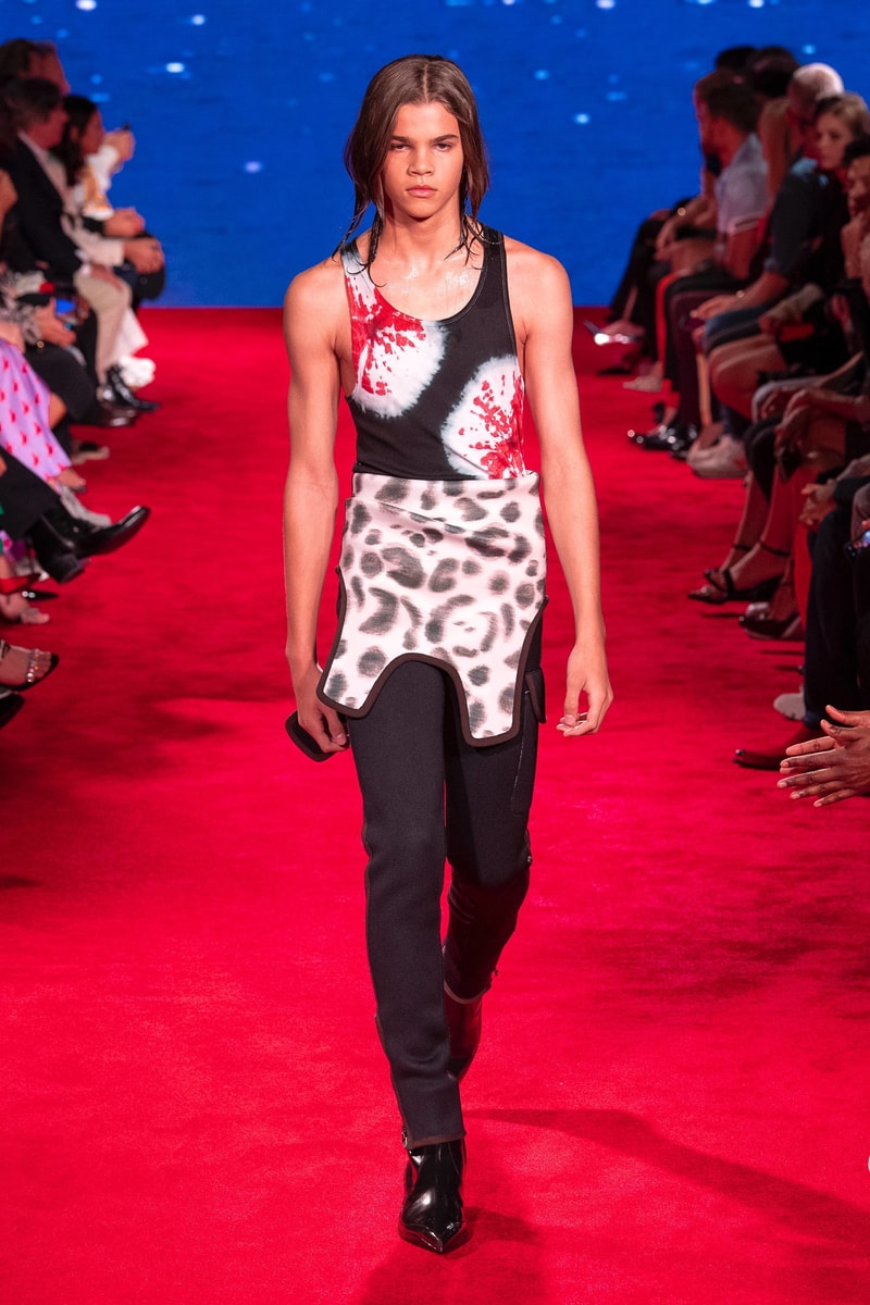 CALVIN KLEIN 205W39NYC Spring Summer 2019 NYFW Runway Show New York Fashion Week Jaws Print Raf Simons The graduate