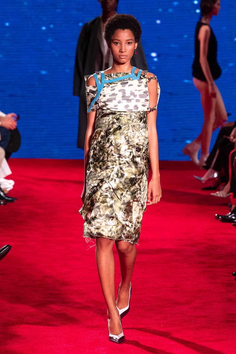 CALVIN KLEIN 205W39NYC Spring Summer 2019 NYFW Runway Show New York Fashion Week Jaws Print Raf Simons The graduate