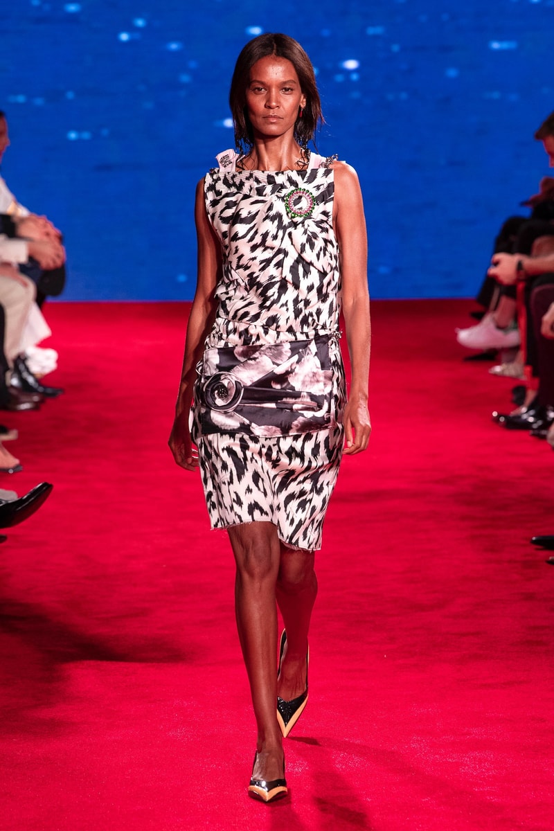 CALVIN KLEIN 205W39NYC Spring Summer 2019 NYFW Runway Show New York Fashion Week Jaws Print Raf Simons The graduate