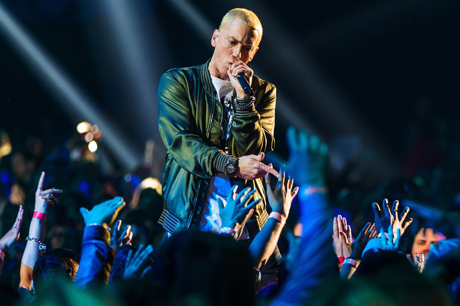 Eminem's "KILLSHOT" YouTube Record Hip-Hop Video Music Listen Machine Gun Kelly Chart Data Beef Started Origins