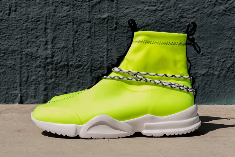 John Geiger & Patron of the New Link up on a “Volt” 002 Model