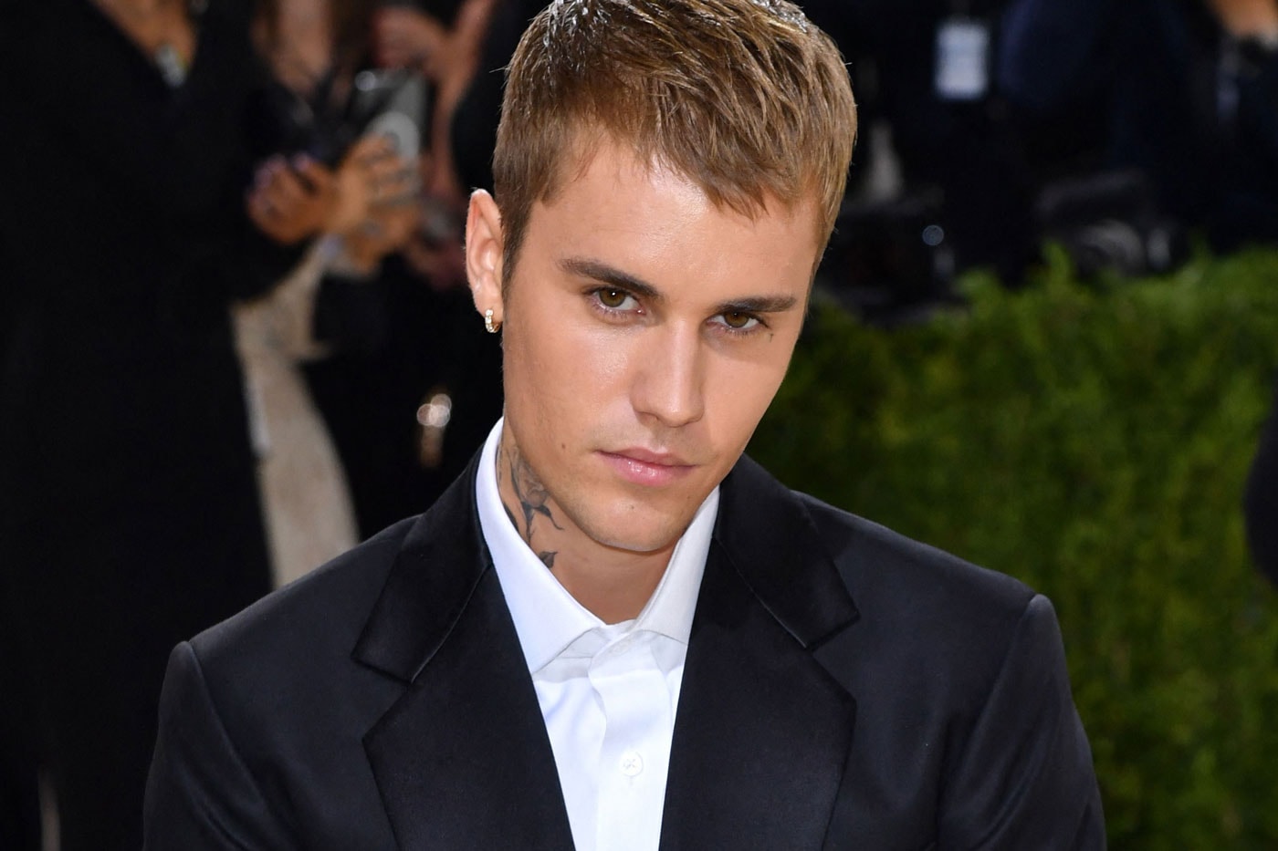 Justin Bieber Covers Tupac's "Thugz Mansion"