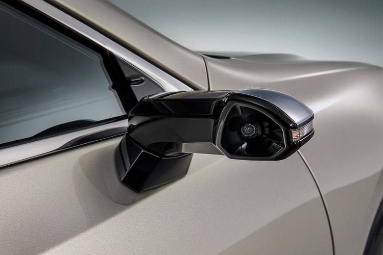 Lexus' 2019 ES Swaps Side Mirrors for Cameras