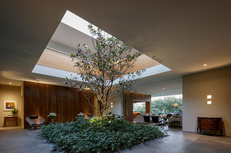 The LJ30 House in Mexico Sees Sophisticated Atmospheres