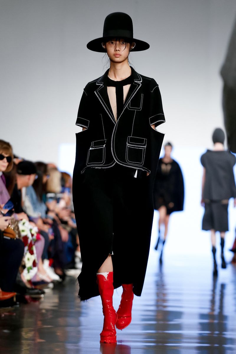 Maison margiela spring summer 2019 runway show presentation collection womens mens genderless john galliano martin iphone boots shoes bags