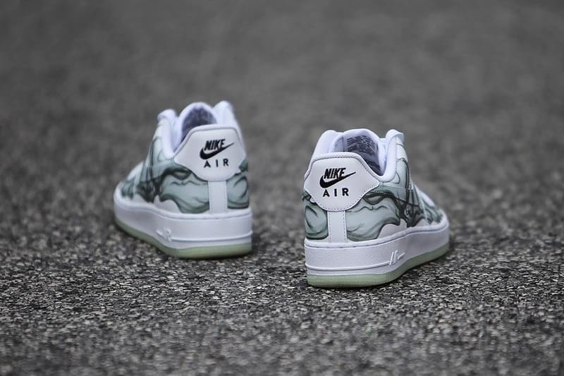 Nike Air Force 1 QS \