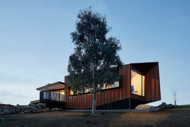 Oikos Breakneck Gorge Robert Nichol and Sons Architecture Modern Sleek Interior Exterior Design Homes Houses Living Space Room Inside Look