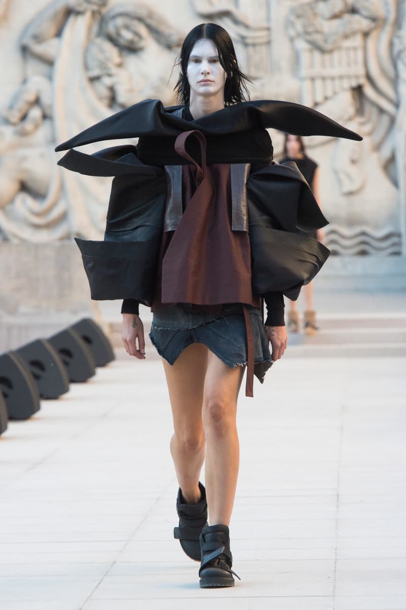 Rick Owens Spring/Summer 2019 Paris Fashion Week SS19 runway show womenswear fire burning set palais de tokyo american flag