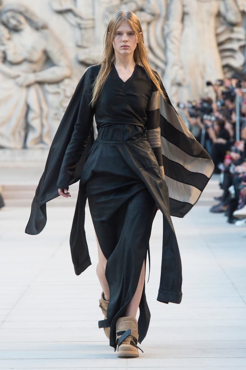 Rick Owens Spring/Summer 2019 Paris Fashion Week SS19 runway show womenswear fire burning set palais de tokyo american flag