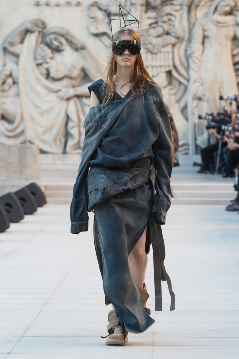 Rick Owens Spring/Summer 2019 Paris Fashion Week SS19 runway show womenswear fire burning set palais de tokyo american flag