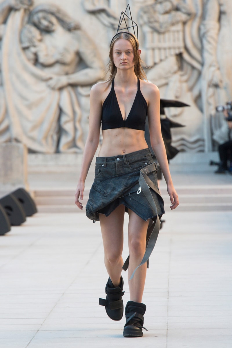 Rick Owens Spring/Summer 2019 Paris Fashion Week SS19 runway show womenswear fire burning set palais de tokyo american flag
