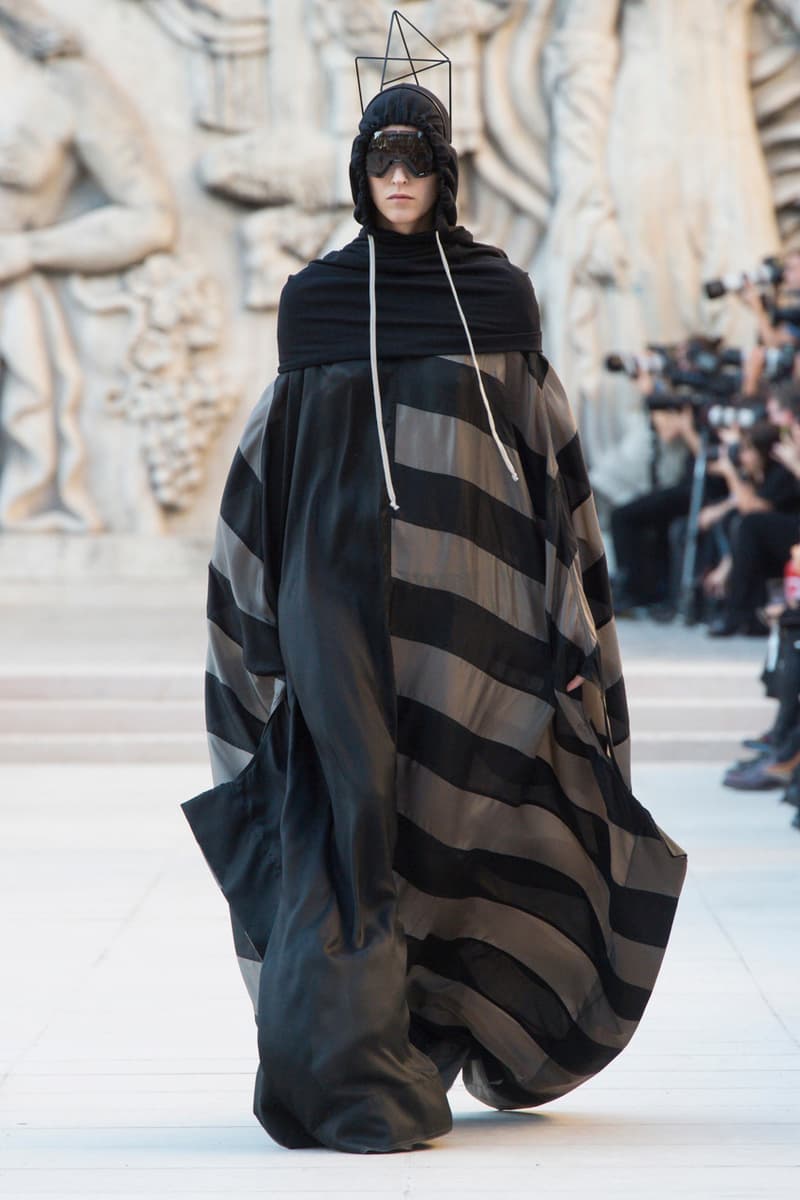 Rick Owens Spring/Summer 2019 Paris Fashion Week SS19 runway show womenswear fire burning set palais de tokyo american flag