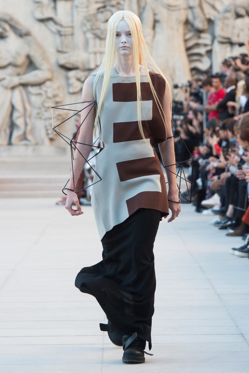 Rick Owens Spring/Summer 2019 Paris Fashion Week SS19 runway show womenswear fire burning set palais de tokyo american flag