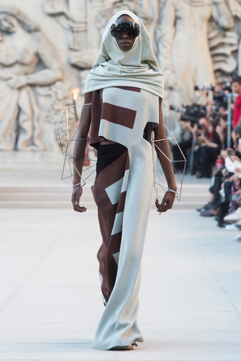 Rick Owens Spring/Summer 2019 Paris Fashion Week SS19 runway show womenswear fire burning set palais de tokyo american flag