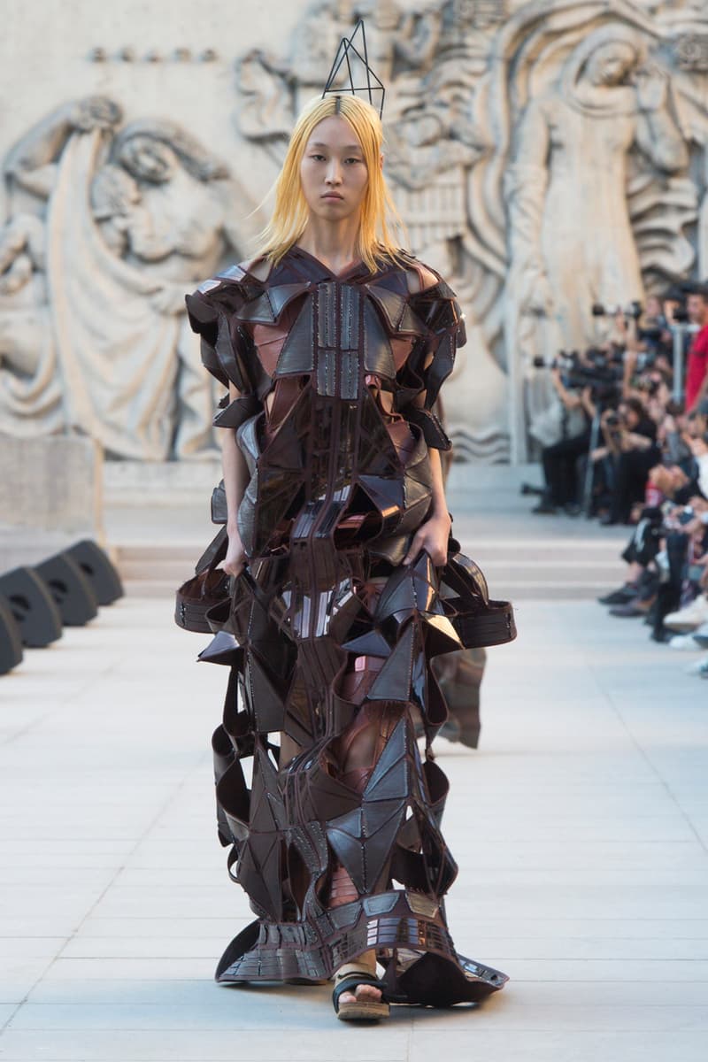 Rick Owens Spring/Summer 2019 Paris Fashion Week SS19 runway show womenswear fire burning set palais de tokyo american flag