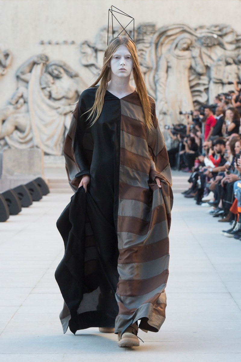 Rick Owens Spring/Summer 2019 Paris Fashion Week SS19 runway show womenswear fire burning set palais de tokyo american flag