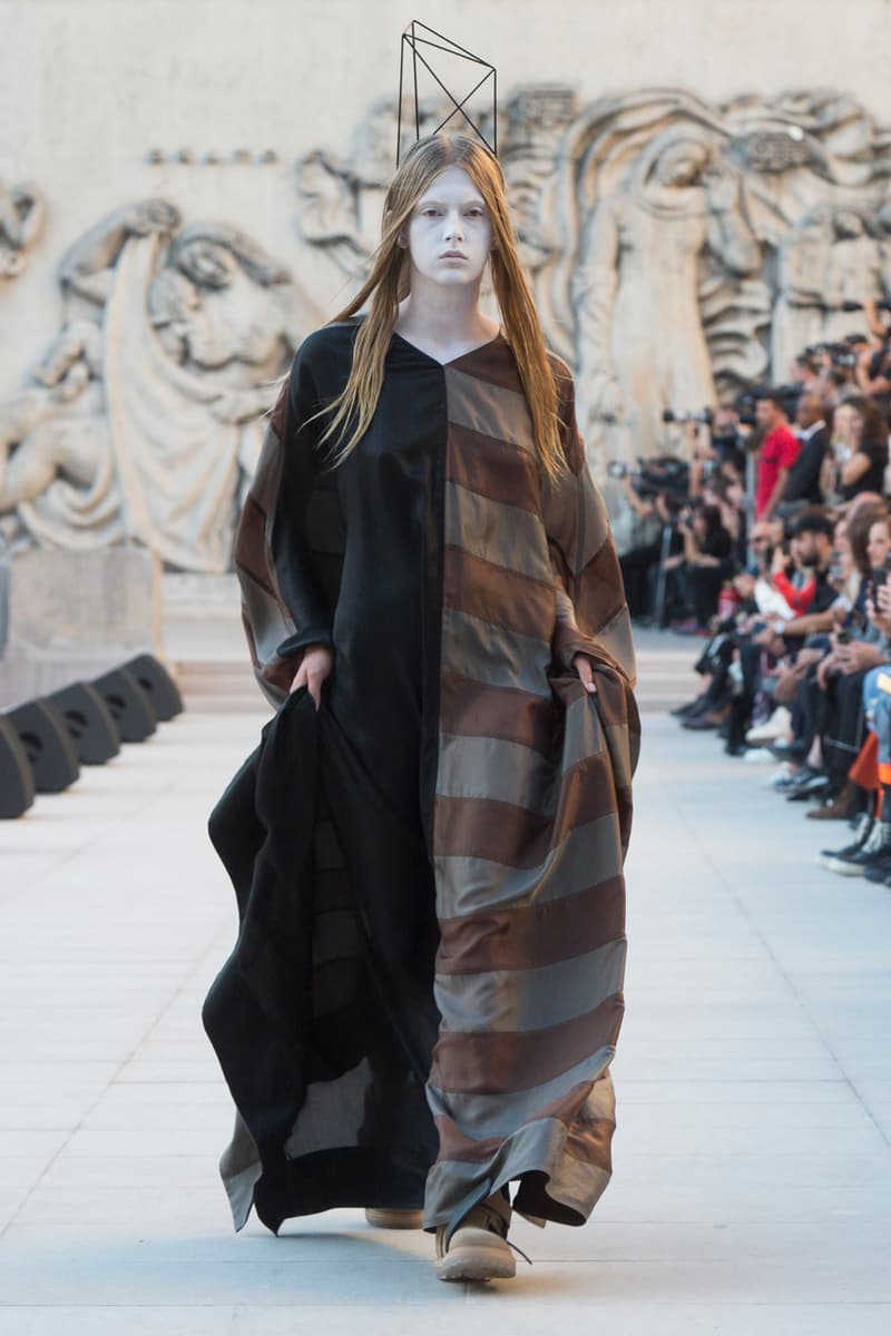 Rick Owens Spring/Summer 2019 Paris Fashion Week SS19 runway show womenswear fire burning set palais de tokyo american flag